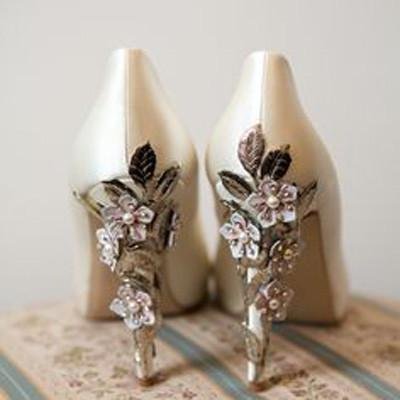 Who doesn't love wedding shoes ?