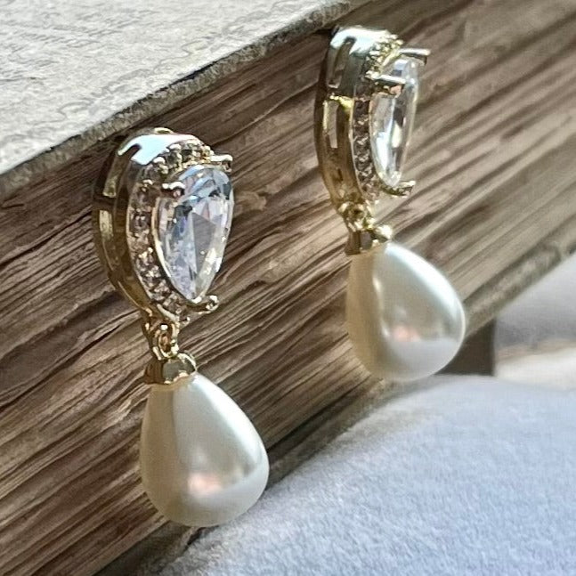 Alisha, Teardrop Pearl Gold Earrings